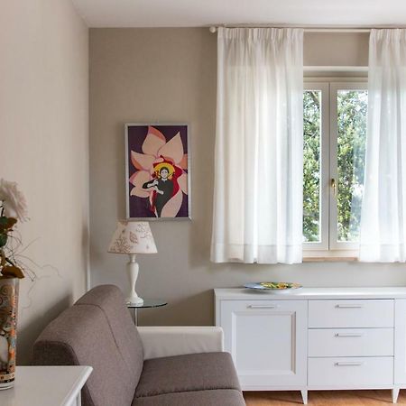 2-Bedroom Apt, With Balcony & Aircondition - 50 M From The Beach Marina di Pietrasanta Buitenkant foto