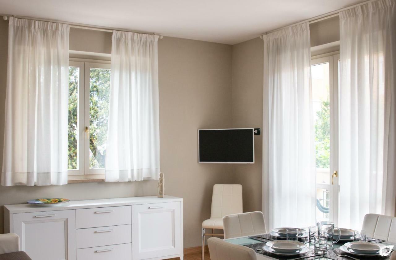 2-Bedroom Apt, With Balcony & Aircondition - 50 M From The Beach Marina di Pietrasanta Buitenkant foto