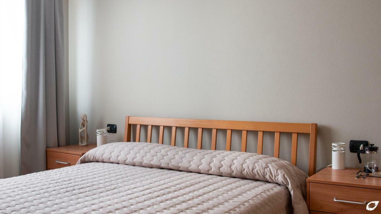 2-Bedroom Apt, With Balcony & Aircondition - 50 M From The Beach Marina di Pietrasanta Buitenkant foto