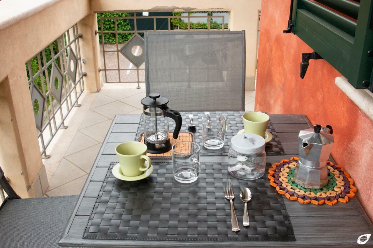 2-Bedroom Apt, With Balcony & Aircondition - 50 M From The Beach Marina di Pietrasanta Buitenkant foto