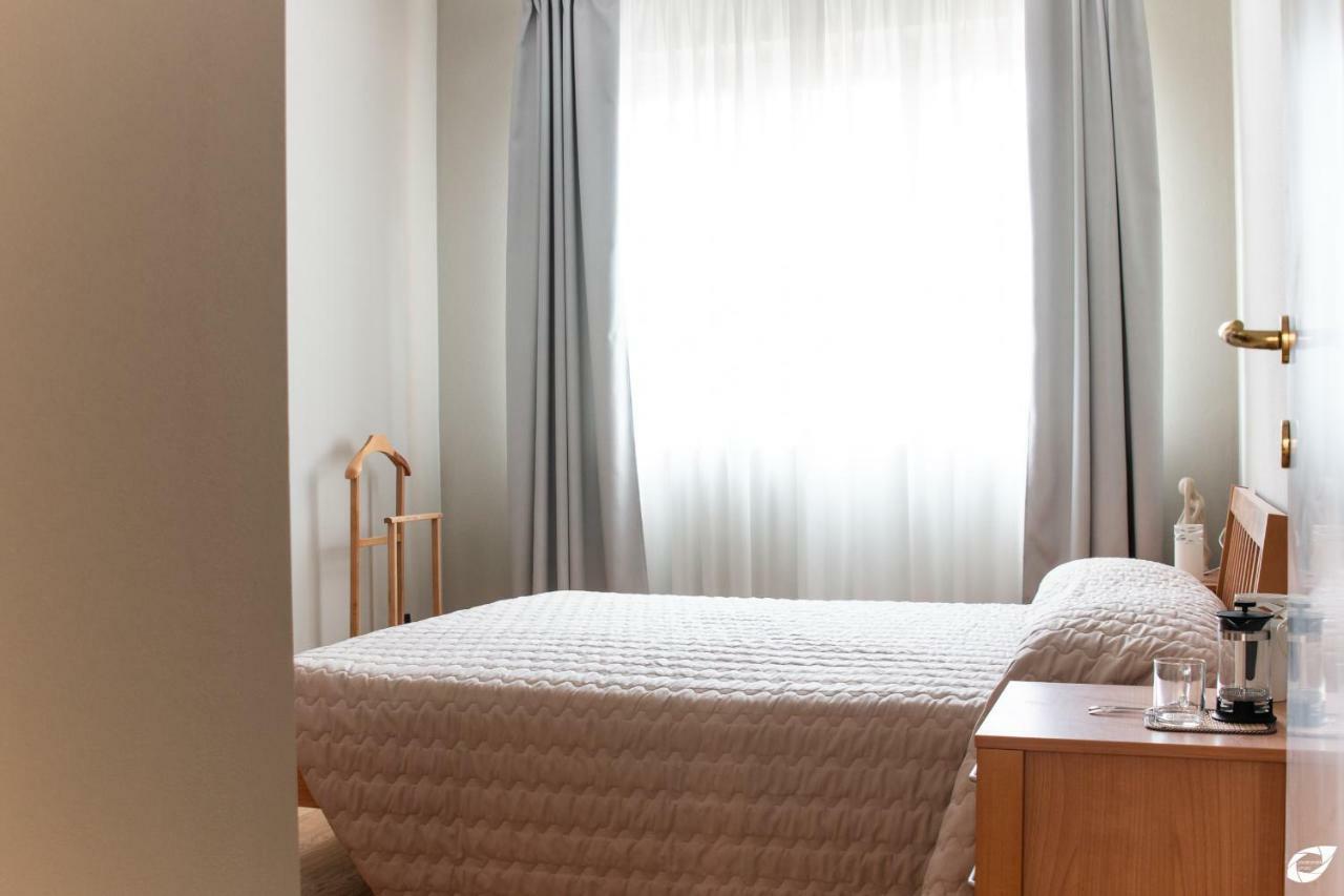 2-Bedroom Apt, With Balcony & Aircondition - 50 M From The Beach Marina di Pietrasanta Buitenkant foto